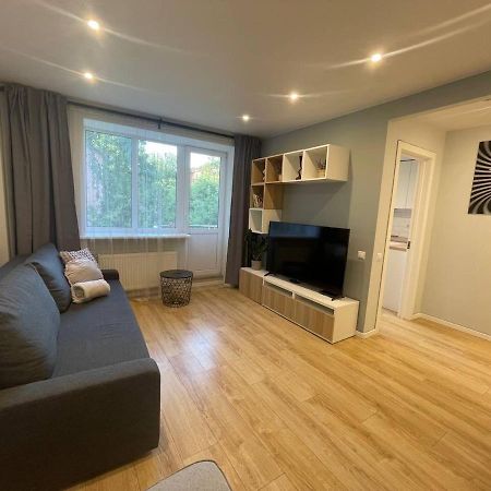 Modern 1Br Haven Near Two Parks Apartment Riga Bagian luar foto